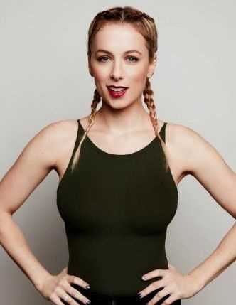 Iliza Shlesinger: Biography, Age, Height, Figure, Net Worth