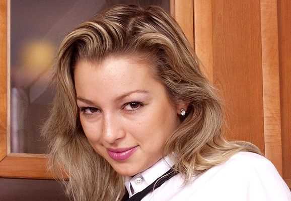 Isabella Camille: Biography, Age, Height, Figure, Net Worth