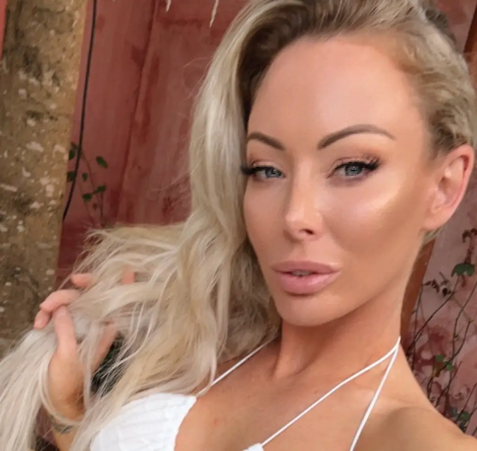 Net Worth of Isabelle Deltore