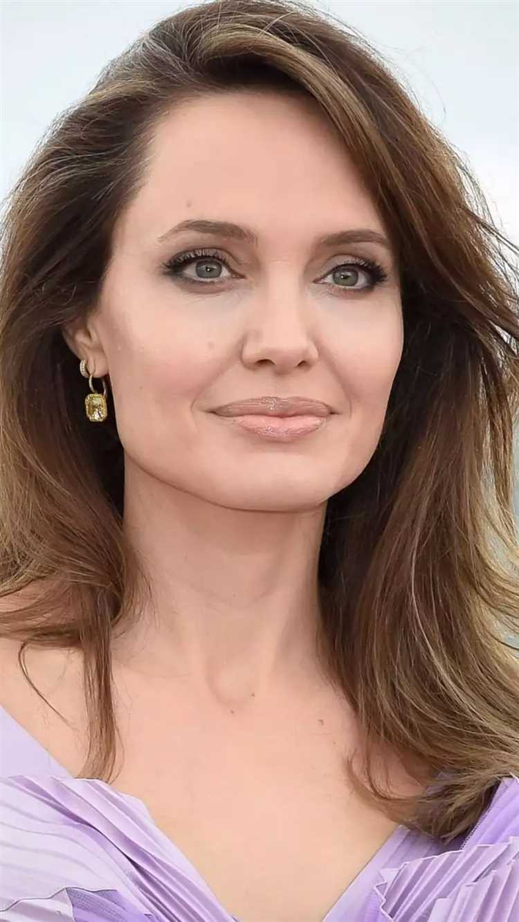 Jolie Licious: Biography, Age, Height, Figure, Net Worth