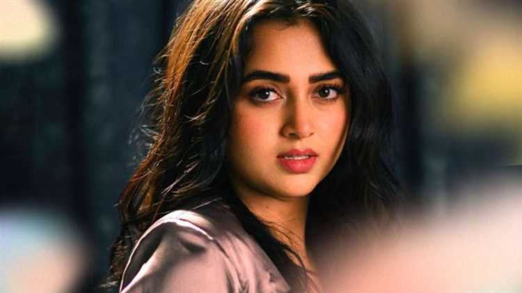 June Piya: Biography, Age, Height, Figure, Net Worth