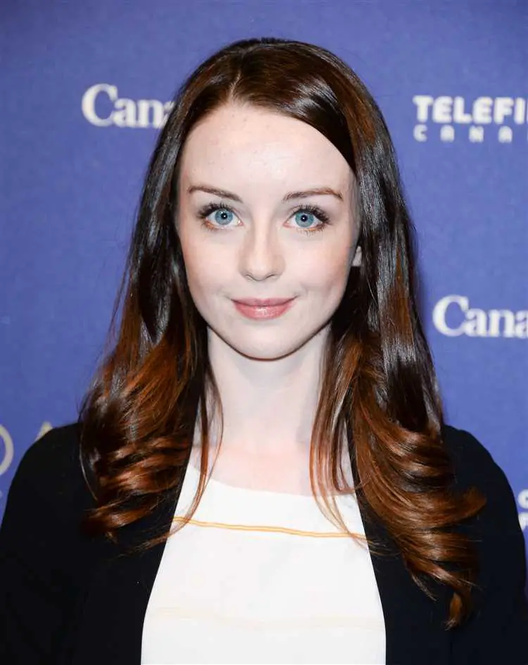 Kacey Rohl: Biography, Age, Height, Figure, Net Worth