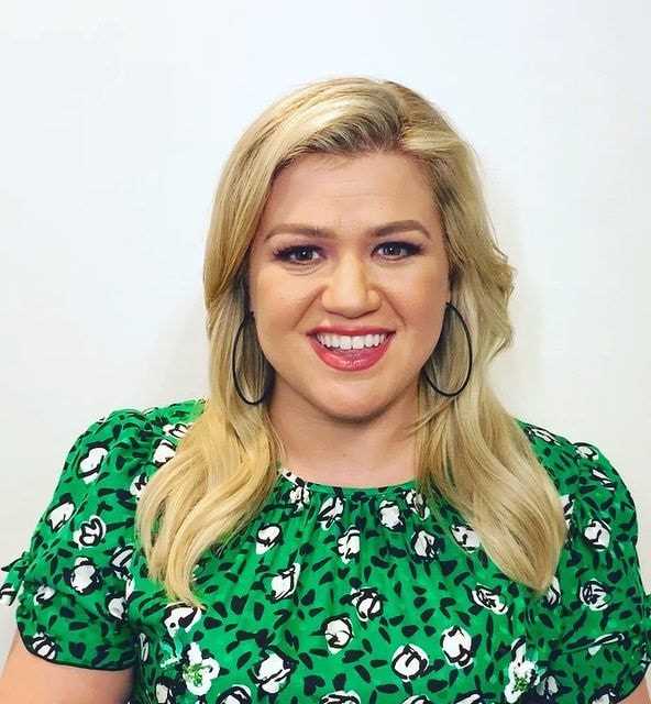 Kelly Clarkson: Biography, Age, Height, Figure, Net Worth