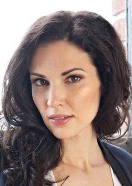 Laura Mennell: Biography, Age, Height, Figure, Net Worth