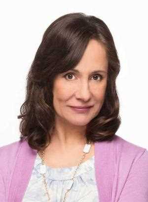 Laurie Metcalf: Everything You Need to Know