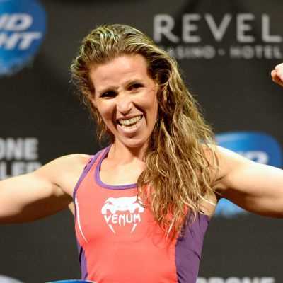 Height and Weight of Leslie Smith