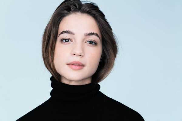 Lily Cox: Biography, Age, Height, Figure, Net Worth