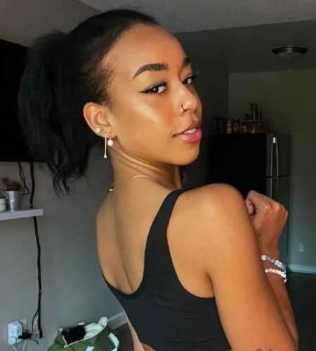 Lola A Lily: Biography, Age, Height, Figure, Net Worth