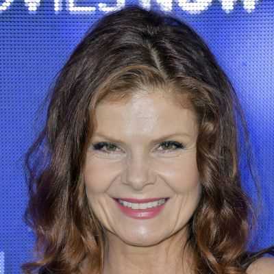 Lolita Davidovich: Biography, Age, Height, Figure, Net Worth