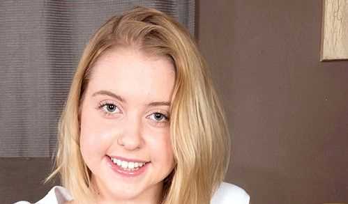 Lovely Chloe: Biography, Age, Height, Figure, Net Worth