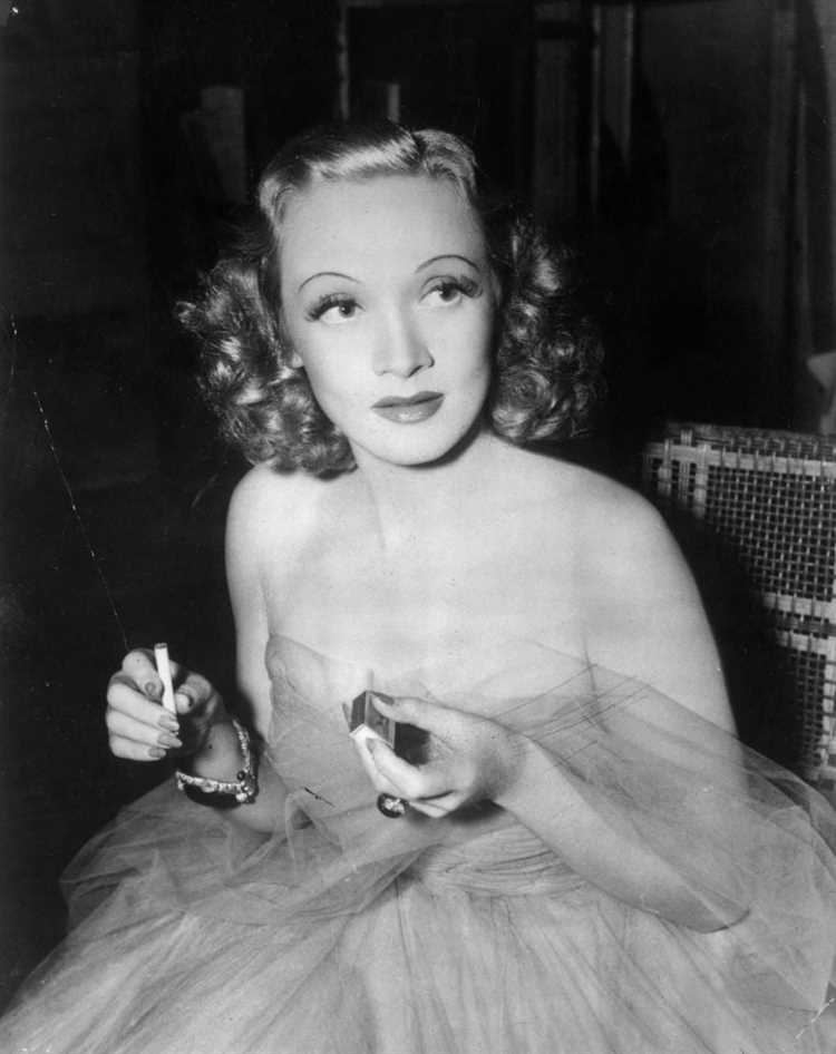 Marlene Dietrich: Biography, Age, Height, Figure, Net Worth