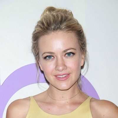 Meredith Hagner: Figure