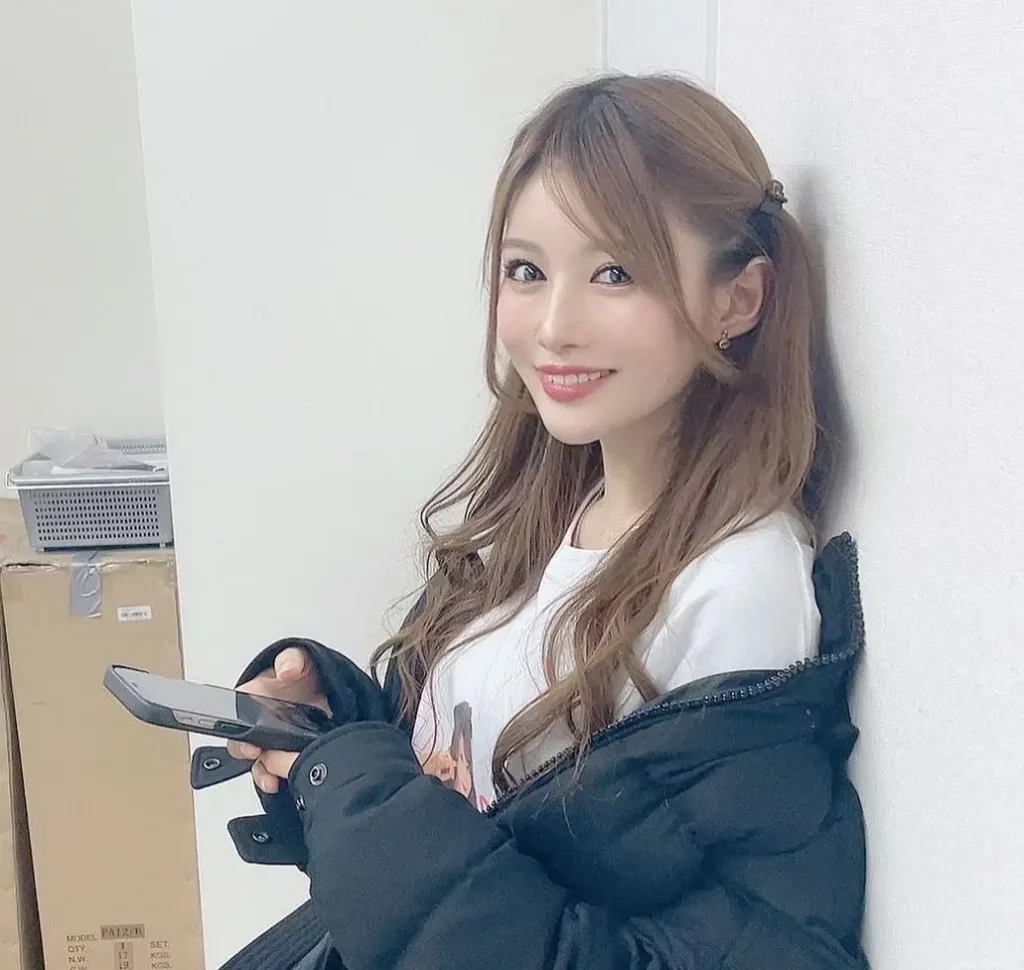 Minami Saaya: Biography, Age, Height, Figure, Net Worth