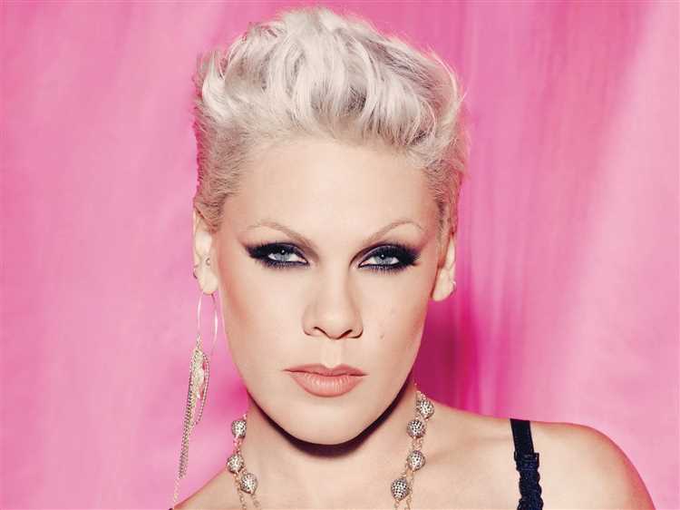 Miss Pink: Biography, Age, Height, Figure, Net Worth
