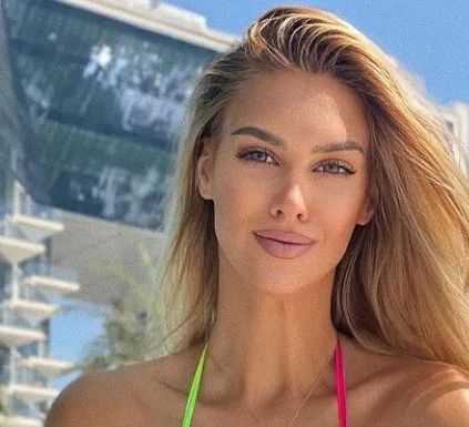 Natashas Nylons: Biography, Age, Height, Figure, Net Worth