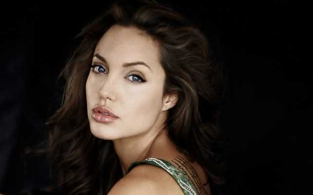 Riana Jolie: Biography, Age, Height, Figure, Net Worth