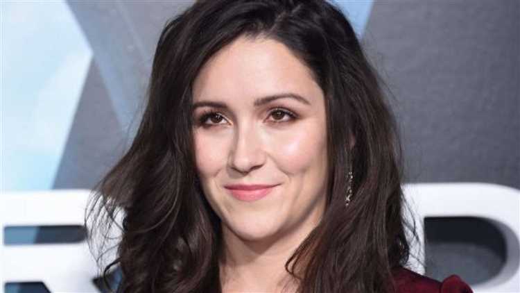 Shannon Woodward: Biography, Age, Height, Figure, Net Worth