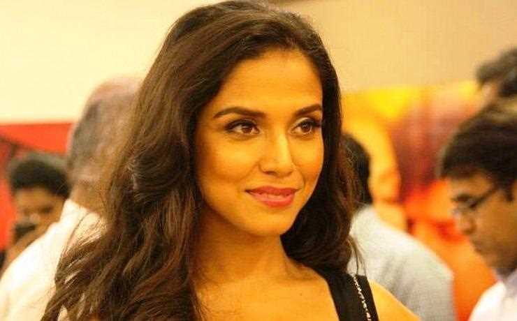 Manasi Moghe: Biography, Age, Height, Figure, Net Worth