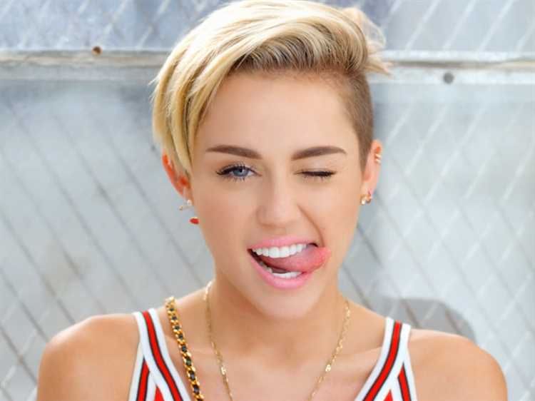 Miley Cyrus: Biography, Age, Height, Figure, Net Worth