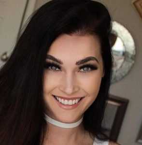 Niece Waidhofer's Net Worth