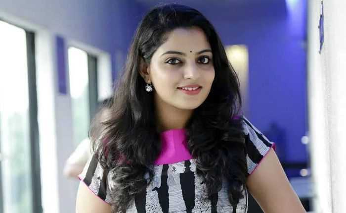 Age and Height of Nikhila Vimal