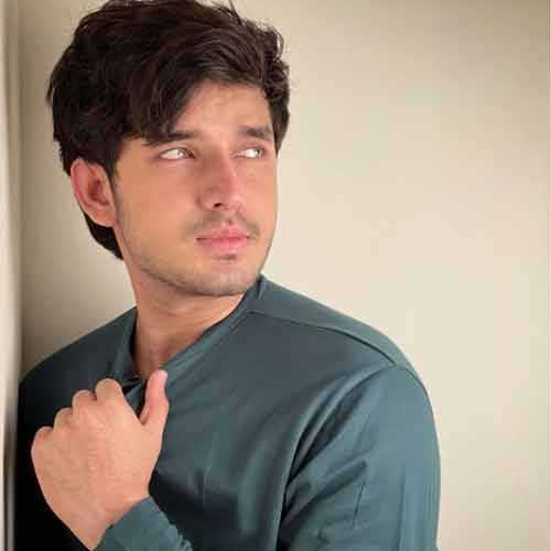 Paras Kalnawat: Biography, Age, Height, Figure, Net Worth