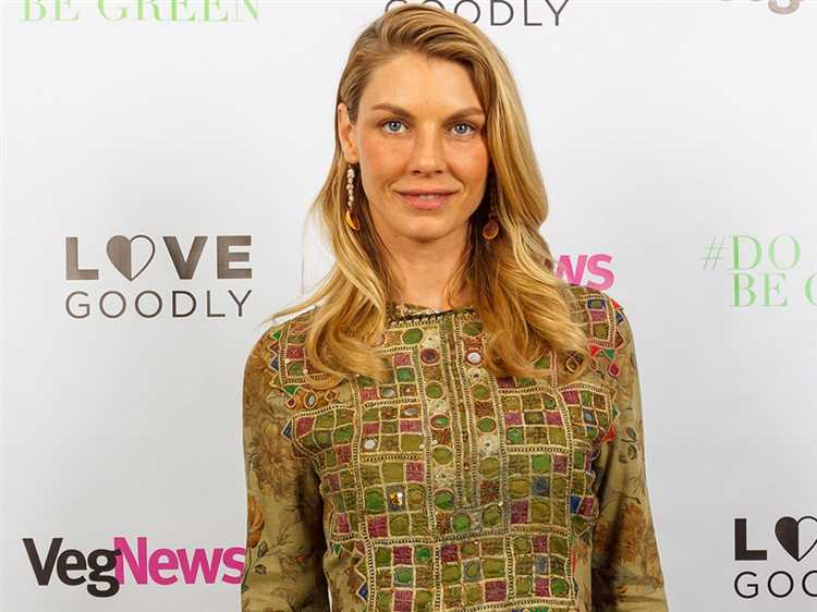 Angela Lindvall: Biography, Age, Height, Figure, Net Worth