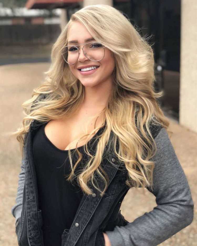 Courtney Tailor: Biography, Age, Height, Figure, Net Worth