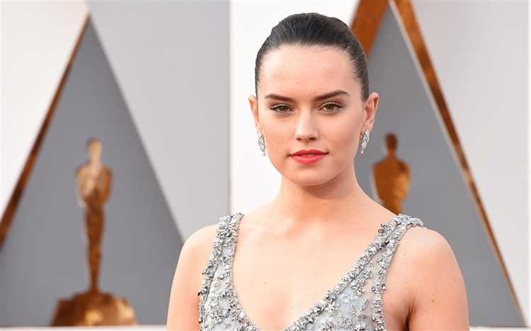 Daisy Ridley: Biography, Age, Height, Figure, Net Worth