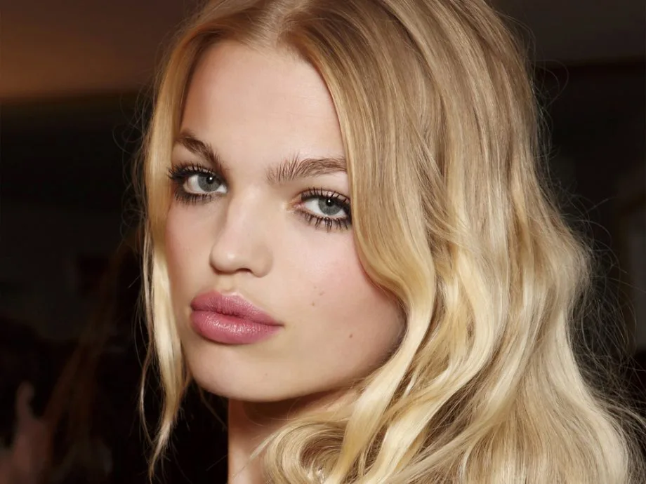 Daphne Groeneveld: Biography, Age, Height, Figure, Net Worth