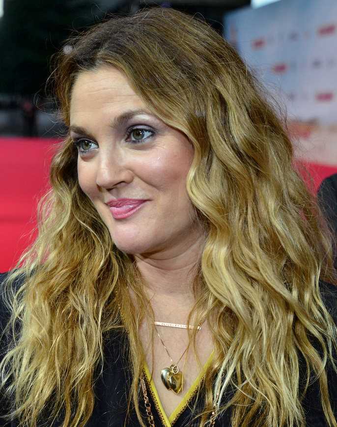 Drew Barrymore: Biography, Age, Height, Figure, Net Worth