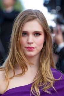 Gaia Weiss: Biography, Age, Height, Figure, Net Worth