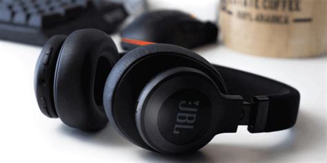  Connecting JBL Wireless Earphones to Your Device