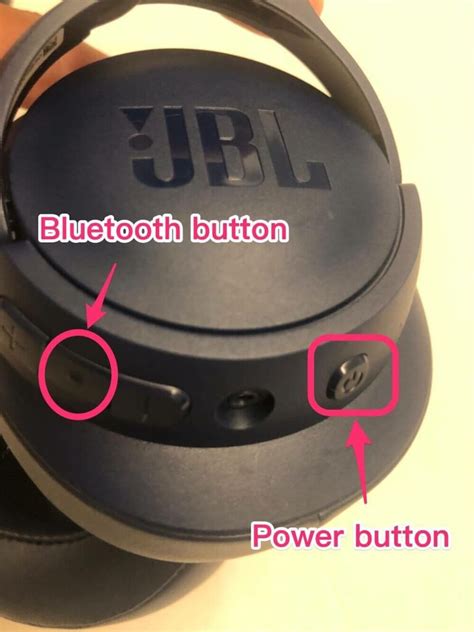  Connecting your JBL earphones to your device 