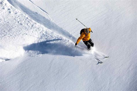  Enhancing Performance in Deep Snow: The Advantages of Extended Skis 