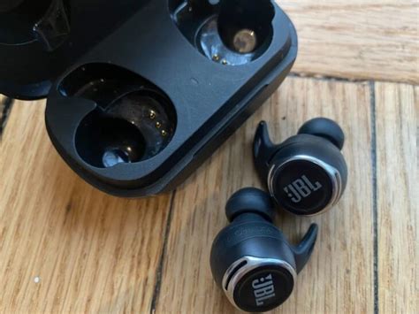  Pairing the Initial JBL earphone 