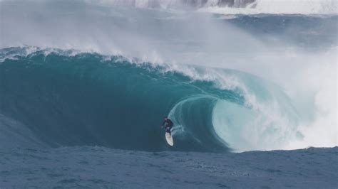 A Fascinating Journey into the Enthralling Realm of Enormous Swells