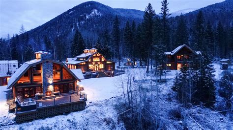 A Magical Winter Retreat: The Enchanting Appeal of a Frozen Oasis