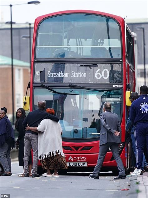 A River of Tears: The Overwhelming Sorrow Expressed by Bus Commuters