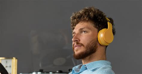 A Step-by-Step Guide: Connecting Wireless Headsets to Your TV without Bluetooth