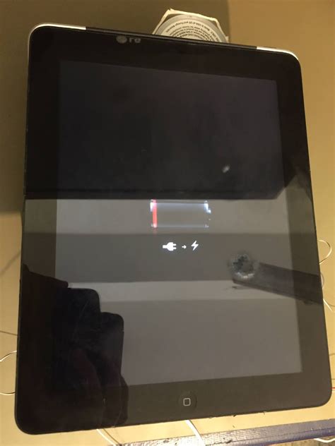 Alternative Methods for Powering On an iPad 2 Without a Battery