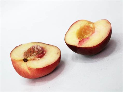 Analyzing the Connection Between Peaches and Sensuality in Dream Interpretation