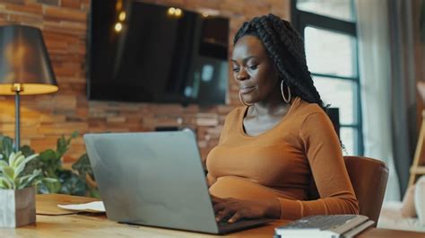 Balancing Work and Pregnancy: Tips for Expectant Mothers in the Professional World