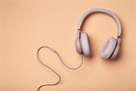 Calibrating headphones for optimal sound synchronization