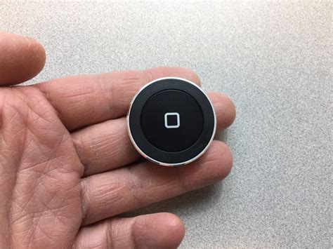 Can the Home button on iPhone 7 be used as a Bluetooth remote control?