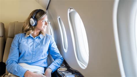 Can wearing headphones stop the uncomfortable sensation in your ears while flying?