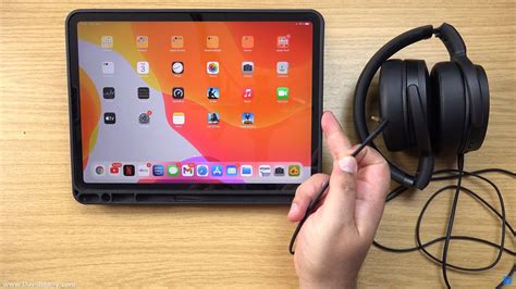 Can you pair two sets of earphones with an iPad?