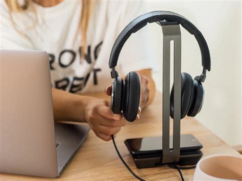 Charging Headphones Wirelessly: An Innovative Solution