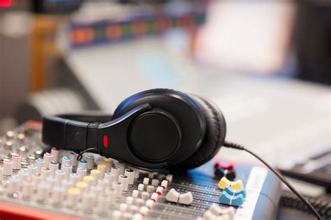 Choosing the Right Headphones for an Enhanced Streaming Experience