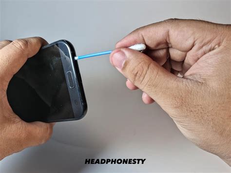 Clean the Headphone Jack and Earbuds